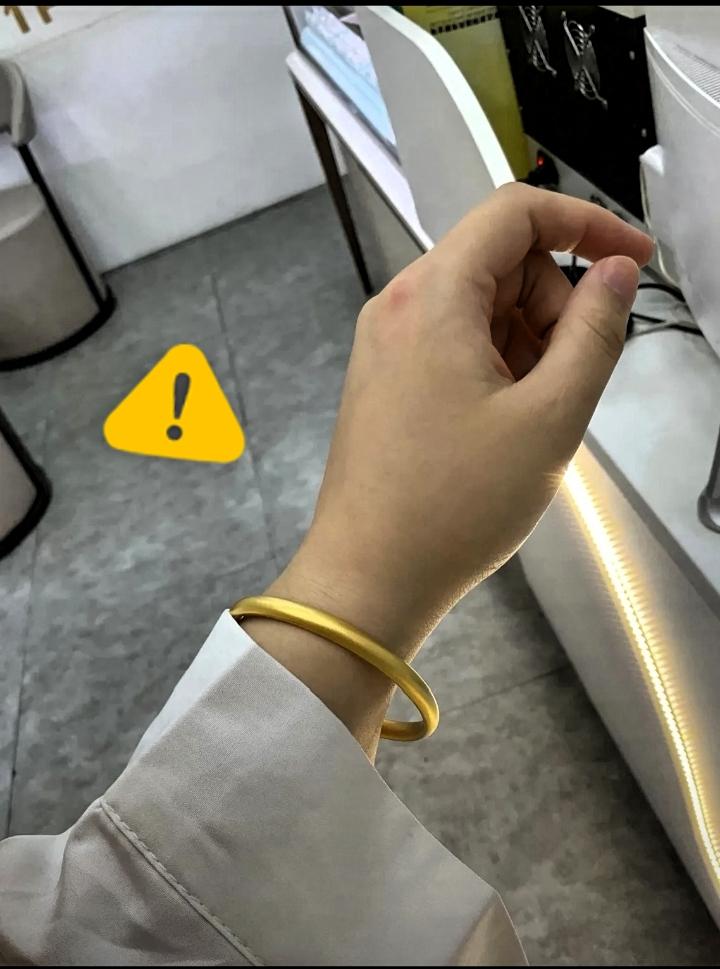 今天是2026年的3月6日，星期四，现在是下午14点31分，今天的黄金价格是蹭蹭