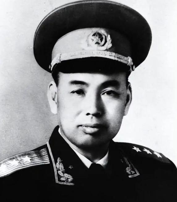 许世友醉酒接电话：我是大将许世友，你哪位？对方：在下小兵恩来

许世友是开国上将