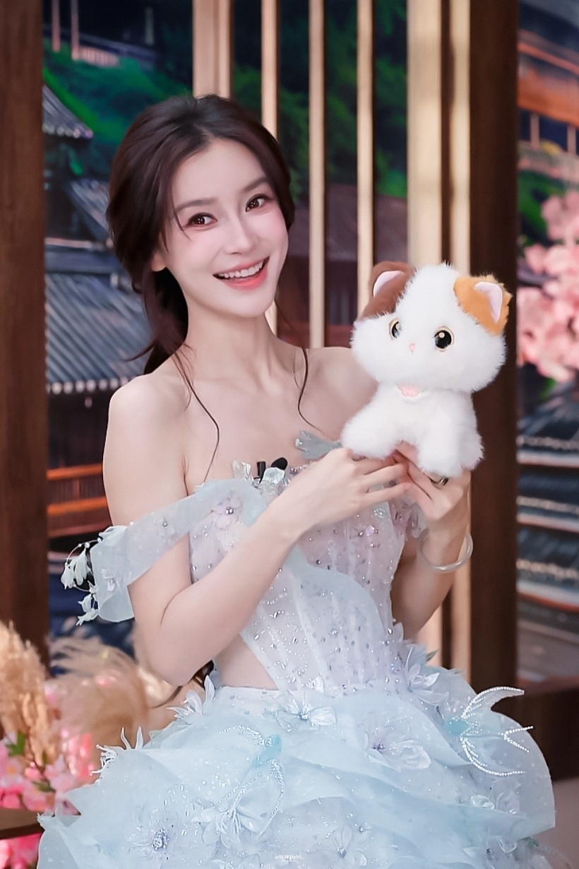 日都日了 支持一下美鼻angelababy  专栏 · 氪金记录🥰
