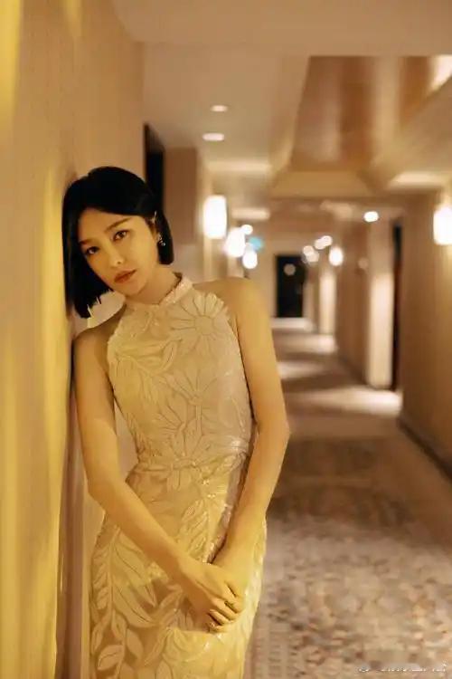 秦岚五官太精致了，气质优雅大方，东方美真动人！ 