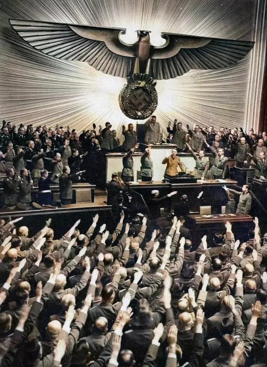 1941年12月11日，希特勒在德国国会上正式宣布对美宣战。