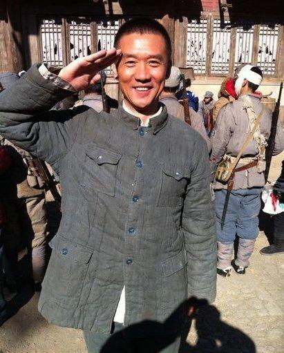 2011年，《新亮剑》导演杨阳对黄志忠说：“你先看看剧本，专门为你写了30%，而