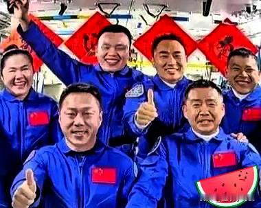 快讯！快讯！
疑遭碎片撞击，神舟二十暂停返回地球
11月5日，中国载人航天办公室