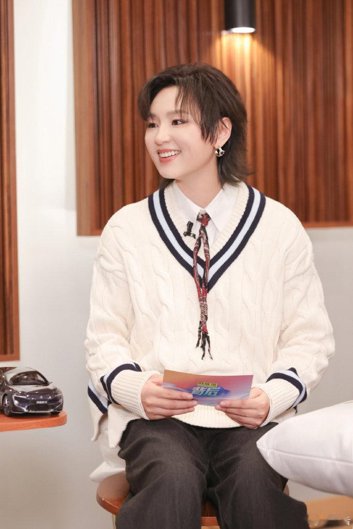 周笔畅希望自己活到老酷到老周笔畅对酷的定义太戳心了！坚持所爱保持真实，这种清醒真