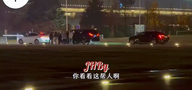 王安宇被私生追车王安宇再遭私生围堵近日，王安宇再次被私生饭追拍围堵，画面中，王安