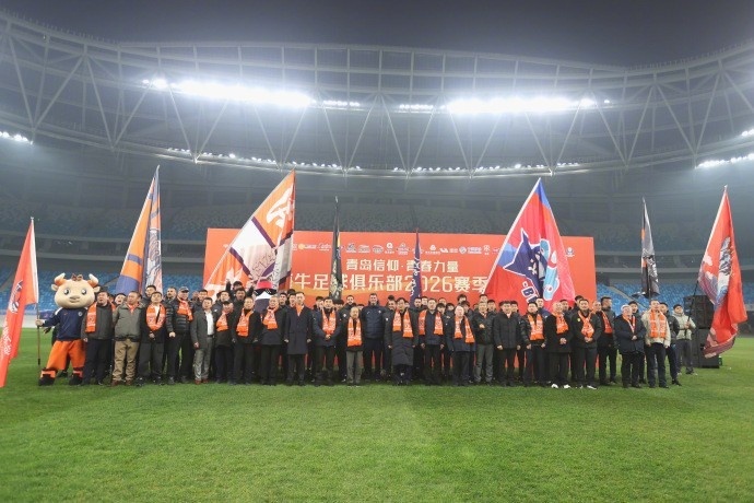 #青岛海牛举办新赛季出征仪式#3月4日晚，青岛海牛在青春足球场举办了新赛季出征仪