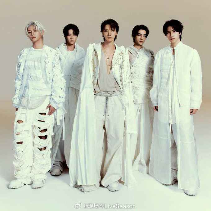 WayV WayV 第八张迷你专辑《Vision Wings》在 Hanteo 