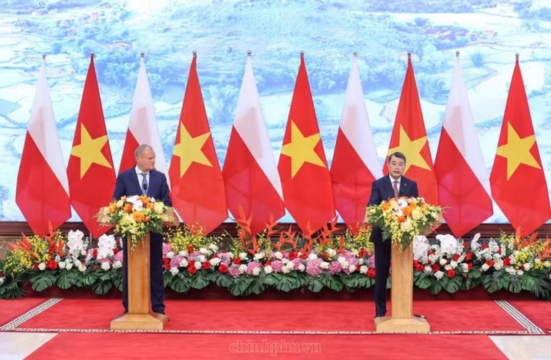 歃血为盟！越南和波兰这两个国家都蛮有意思的。

10月26日，越南与波兰正式升级