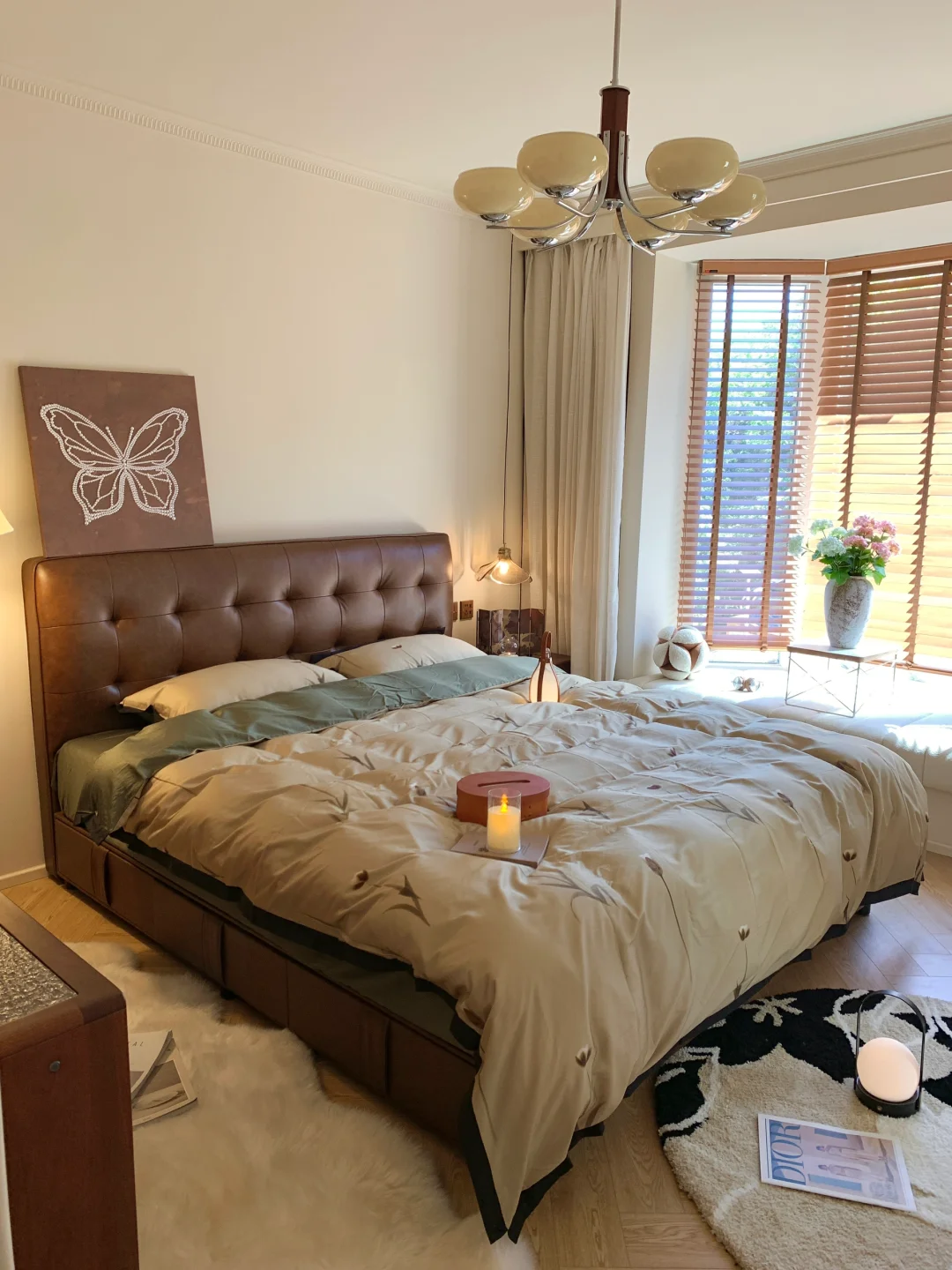 听劝！小卧室搭配焦糖色储物床太香啦～