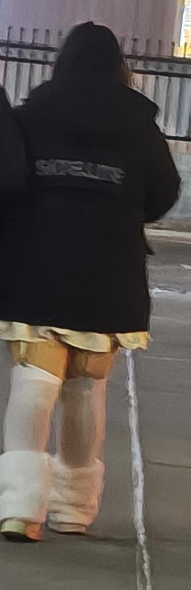 今年流行这样穿衣服吗?时尚吗？穿衣为了美，为了掩盖缺点，彰显美丽的一面，这样的穿