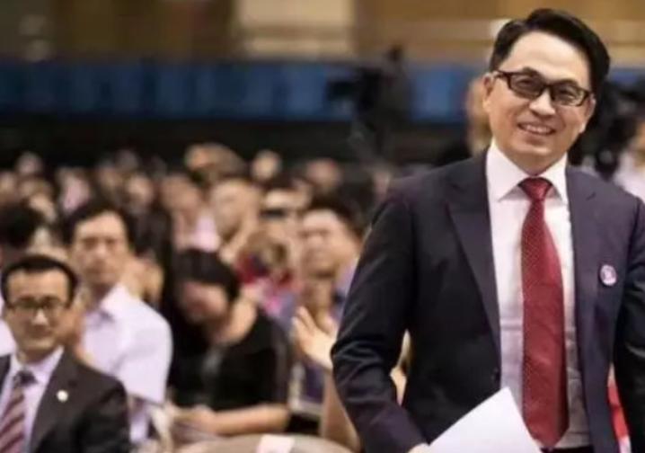 2017年，高瓴资本张磊挥金531亿买下了奄奄一息的“中国鞋王”百丽，百丽两大创