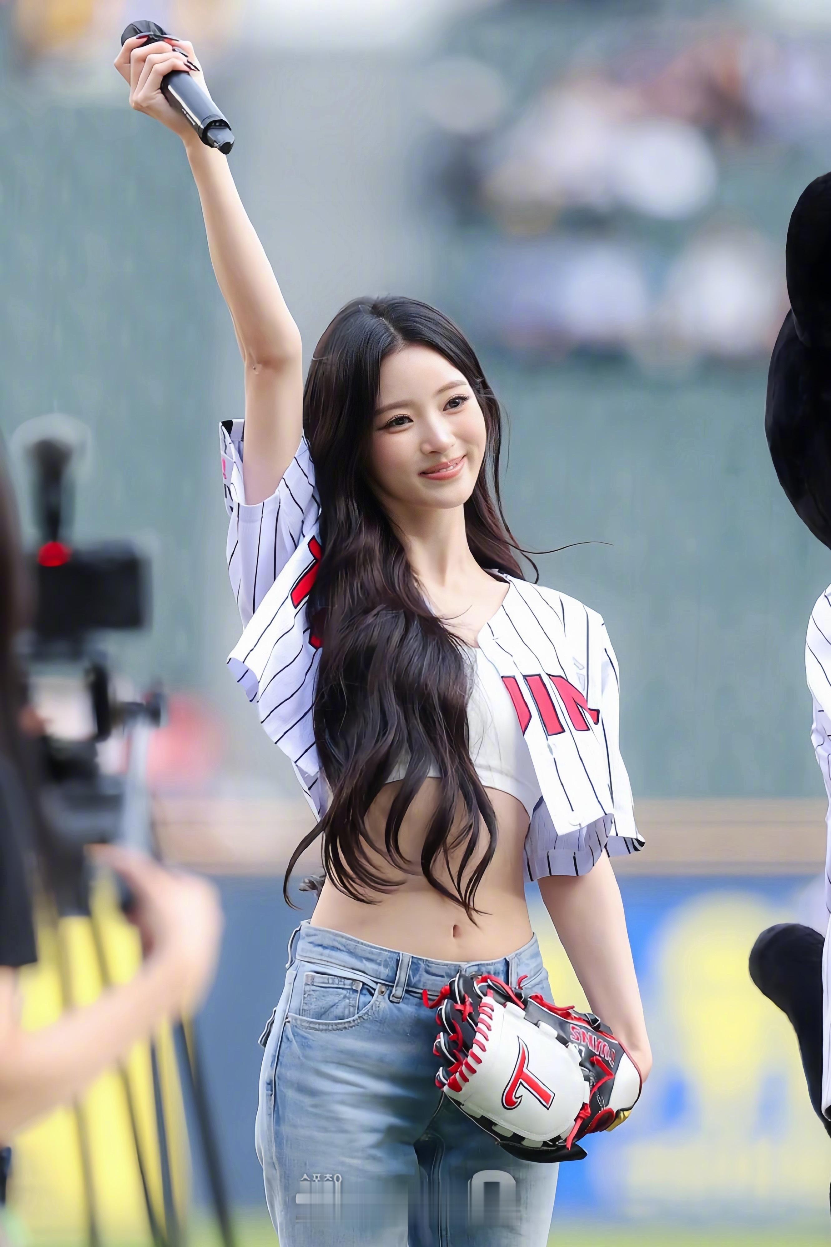 MEOVV ANNA LG TWINS开球⚾️ANNA开球