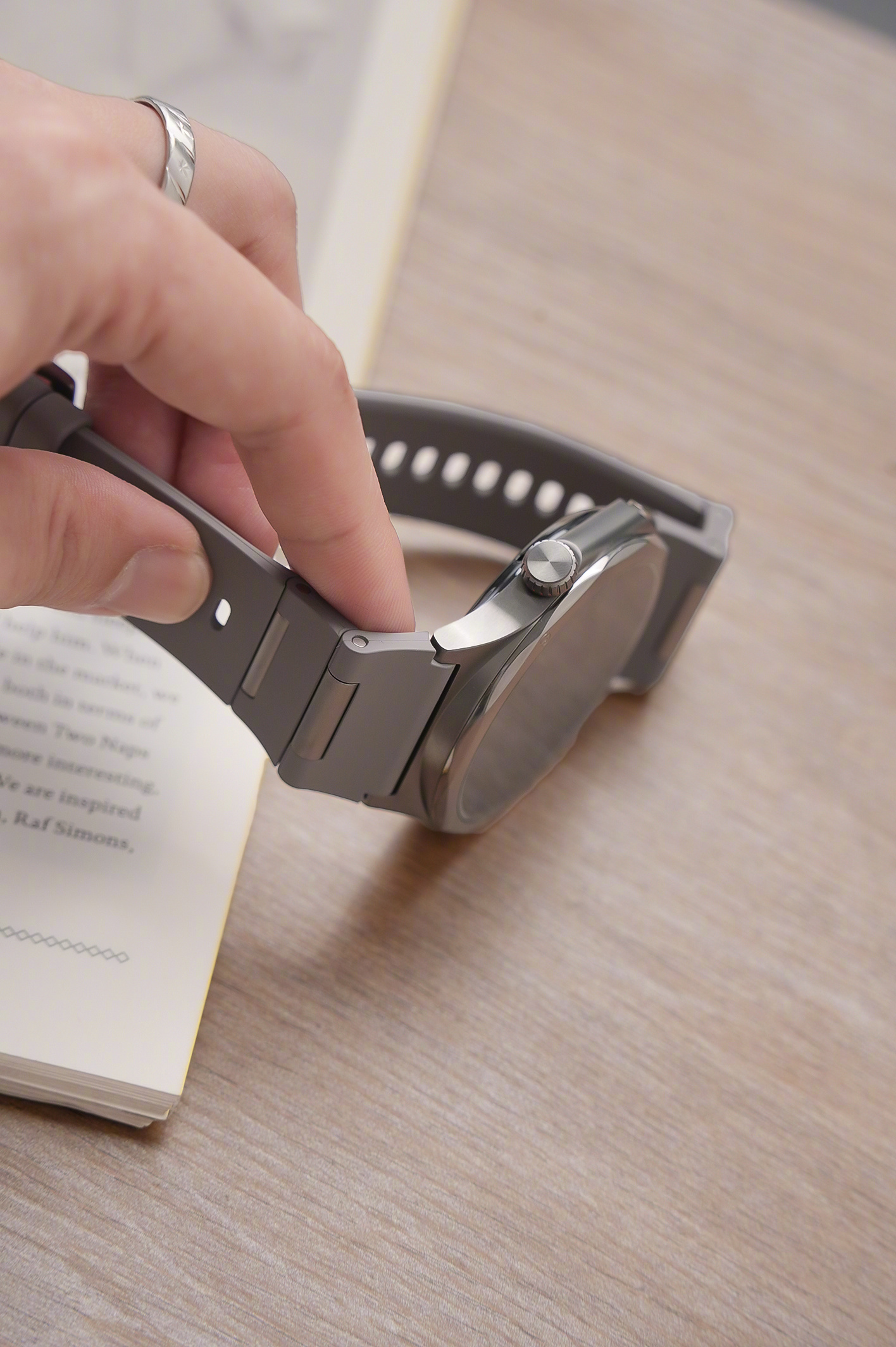 手腕细的人，也能戴大手表了！OPPO Watch X3的这个竹节表带设计好喜欢！