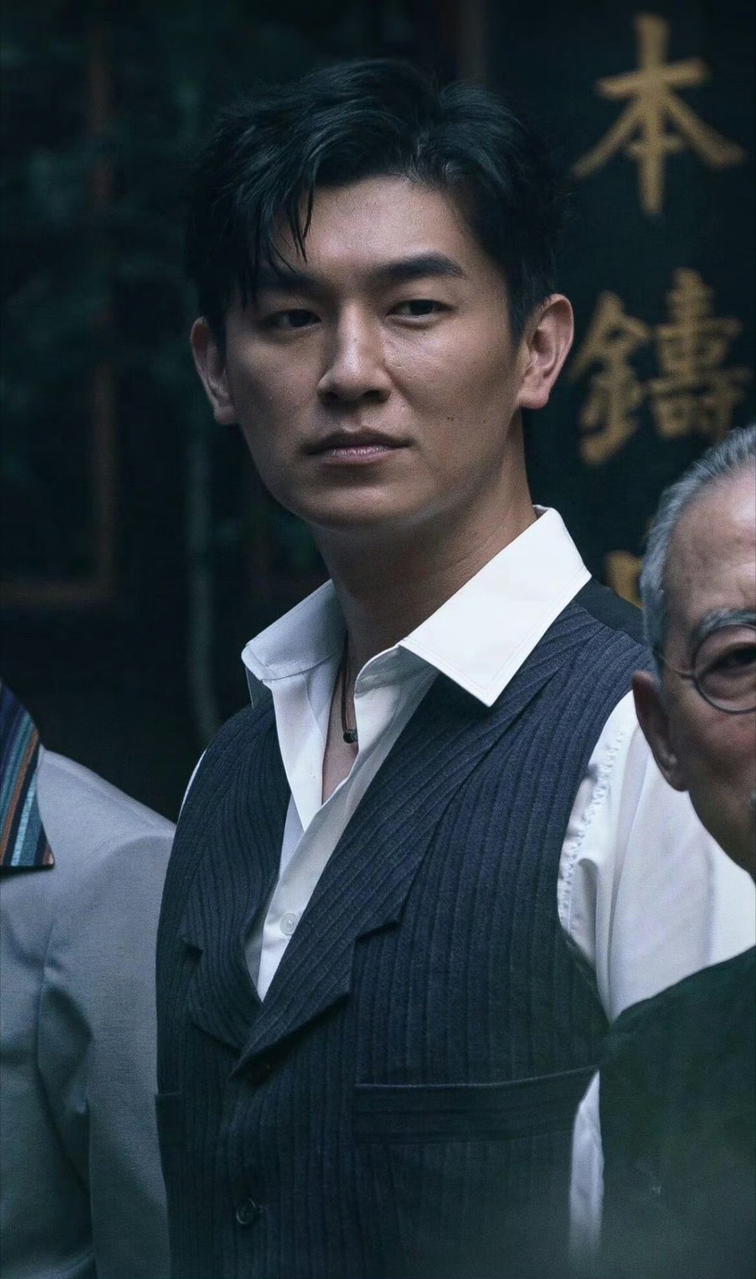 杨旭文好适合这种劲劲的角色 杨旭文演技真绝了！在《狮城山海》里，他把冷脸拽哥的冷
