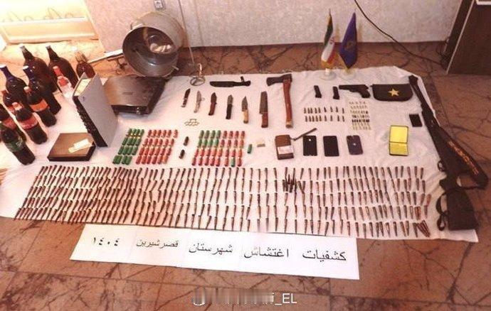 据媒体报道，日前伊朗警方在席林堡逮捕了两名骚乱者，并从他们的身上收缴了大量的武器