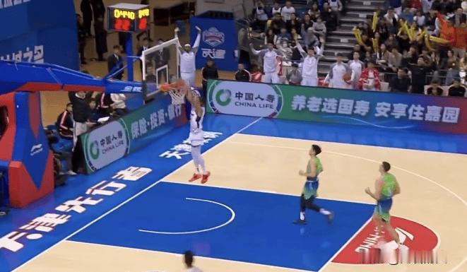 广东打疯了，连续反击暴扣拉开分差




广东打疯了，客场面对天津比赛中，连续反