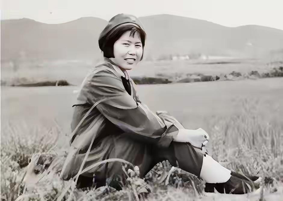 101岁女红军临终烧光勋章：“没占国家一分便宜”，风骨震后人
 
2013 年 