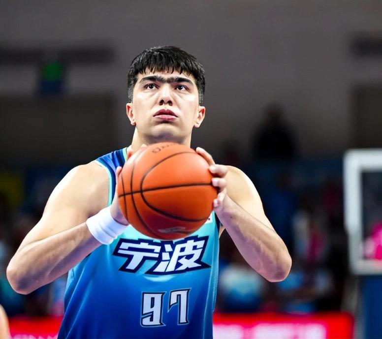 鲁吐布拉发文就李祥波道歉给予回应，称言语边界，互相尊重是底线，我们应当彼此珍惜这