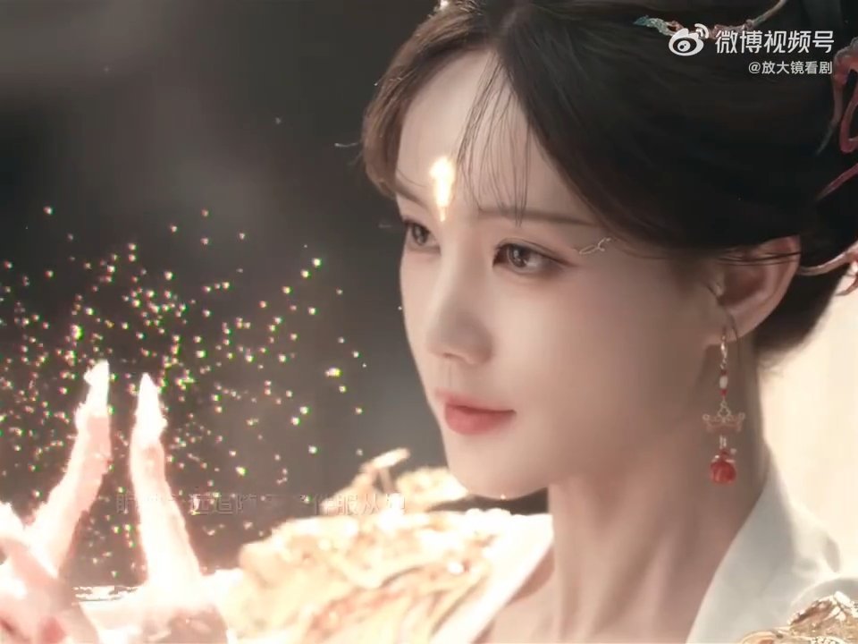 李一桐陈鑫海情头李一桐陈鑫海捂脸wink这种自然不刻意的互动真的很加分，没有刻意