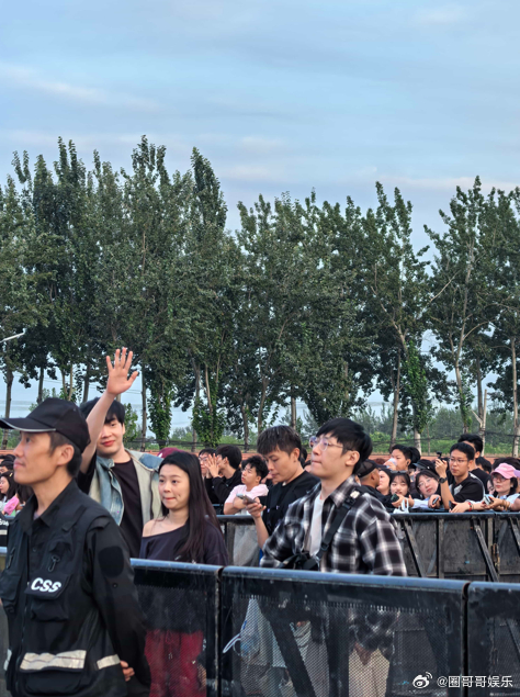 喜人给回春丹打call多少有点抽象喜人奇妙夜回春丹和喜人的合作，无疑为这场演唱会