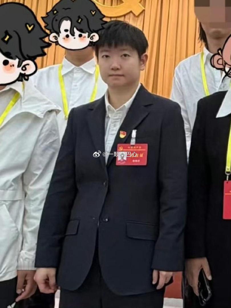 孙颖莎穿西装太帅了！ 