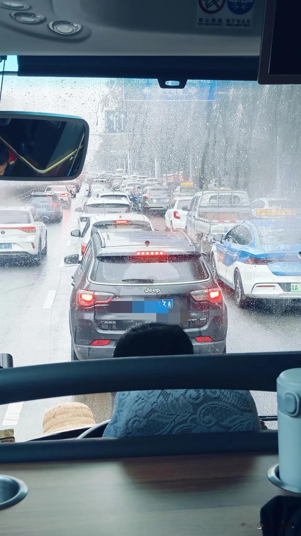 西宁初印象！路窄，路堵，城破[捂脸]

没想到一个只有两百多万人的城市，早高峰车