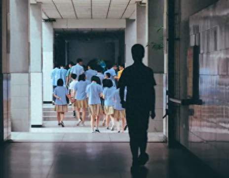 很多家长只警惕抑郁症，另一种危机蔓延校园，上千万学生早已深陷