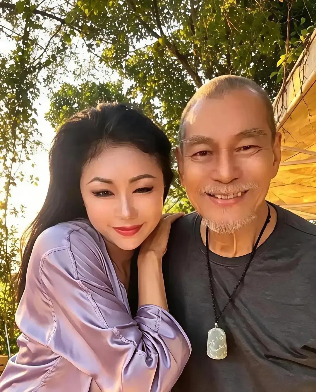 陈观泰一生经历4次婚姻。


第一任妻子是邵氏女星蔡珍妮，两人在七十年代中期相恋