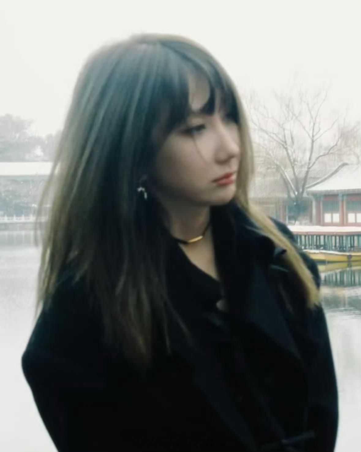 乃万演唱会取消 我挺喜欢乃万的，但是她离开演唱会还有点距离吧…… 