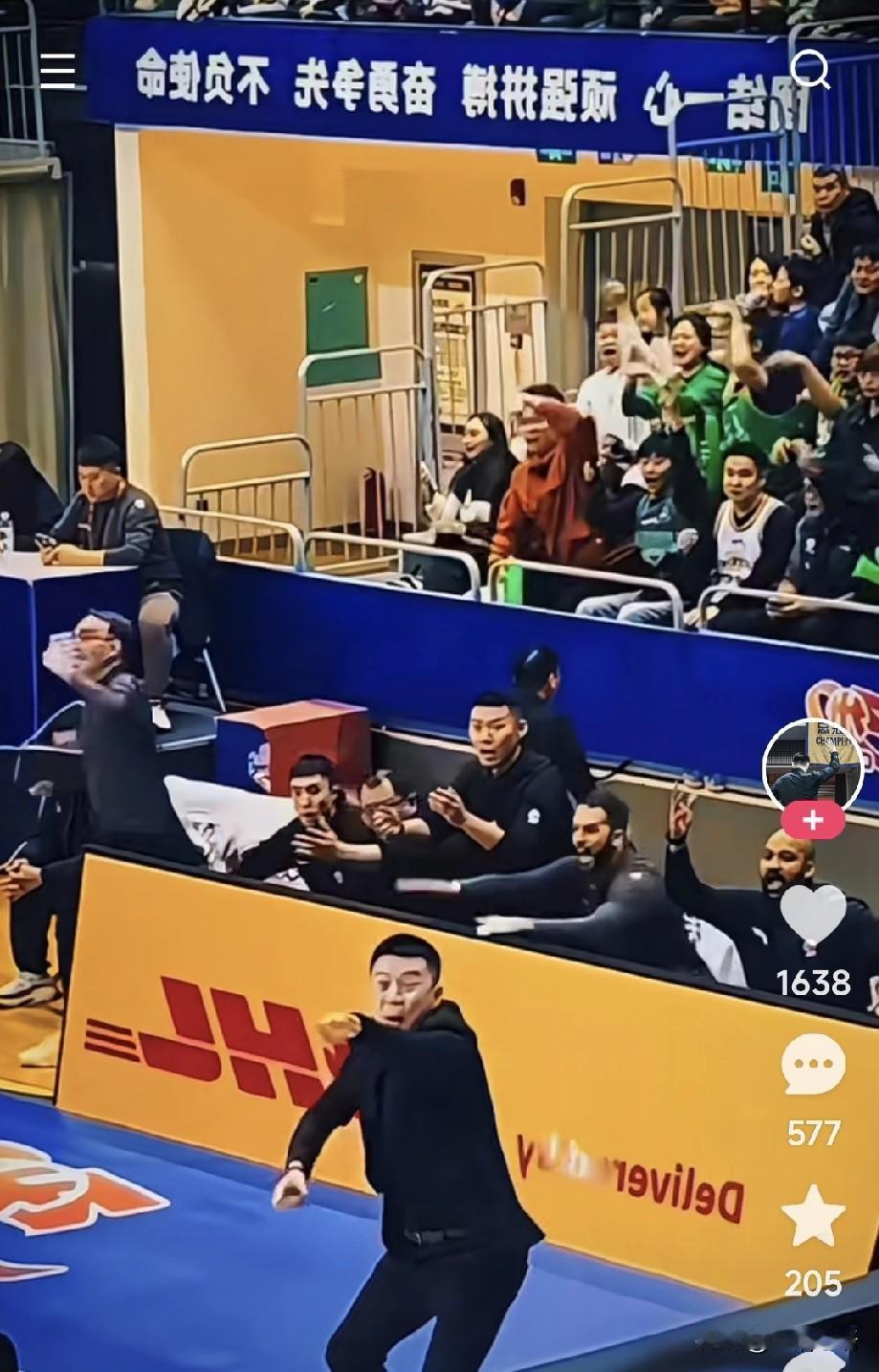 圣诞夜，Cba上了一道大餐，辽宁队客场挑战广厦，球迷今晚可以大饱眼福！
辽宁队主