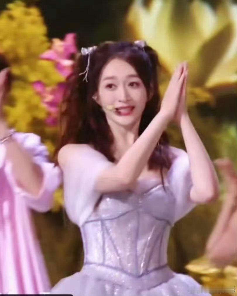 李小冉心愿便利贴不养闲女谁能想到李小冉在乘风2026里凭着一首心愿便利贴直接出圈