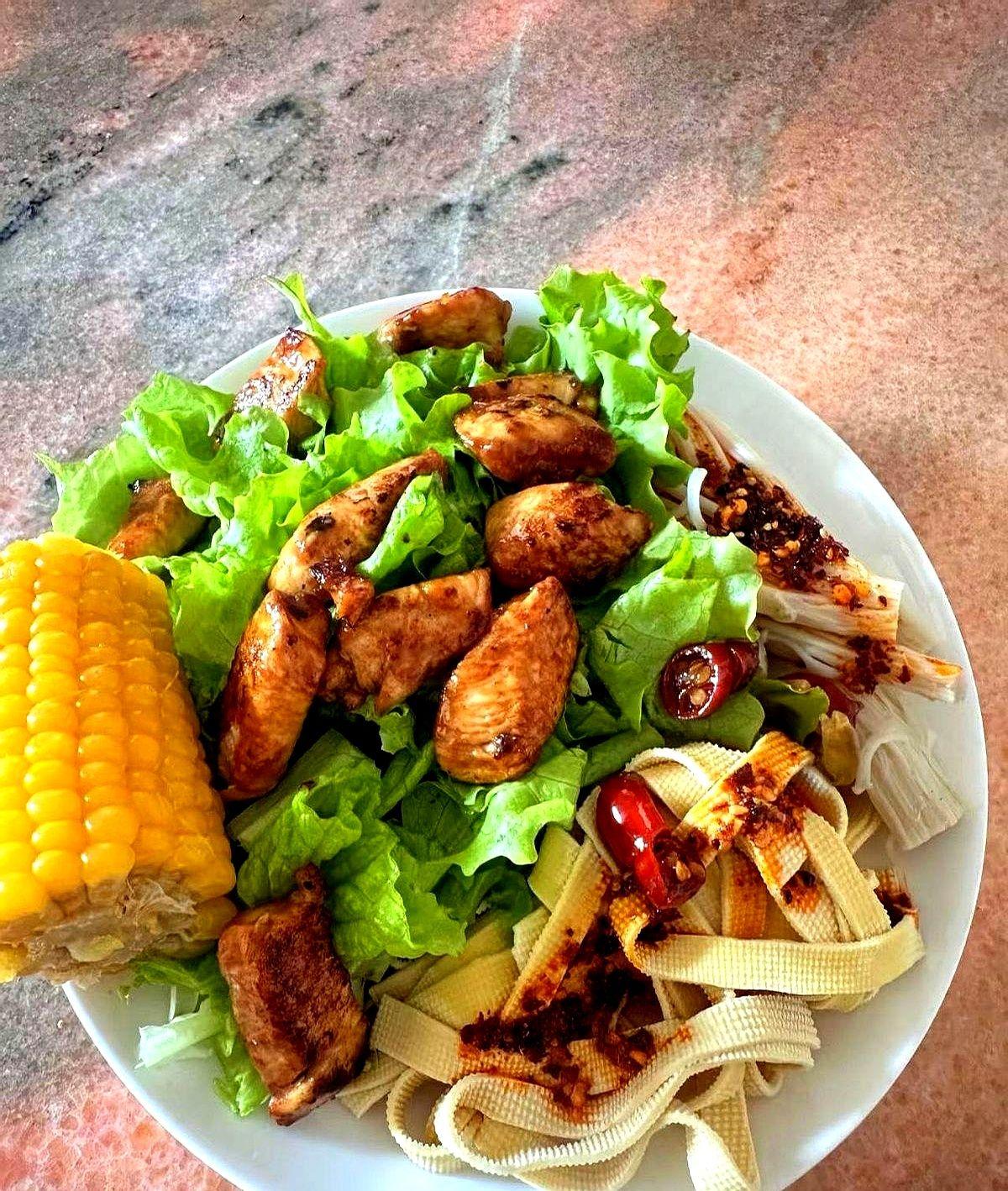 文章标题：该嗦粉嗦粉

文章内容：文章核心内容分析

文章核心内容是关于一种叫“