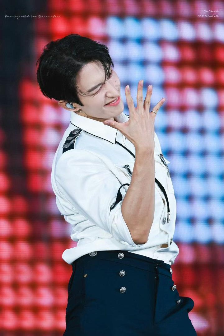 邓超什么时候加入了SEVENTEEN 邓超什么时候加入了SEVENTEEN！没点