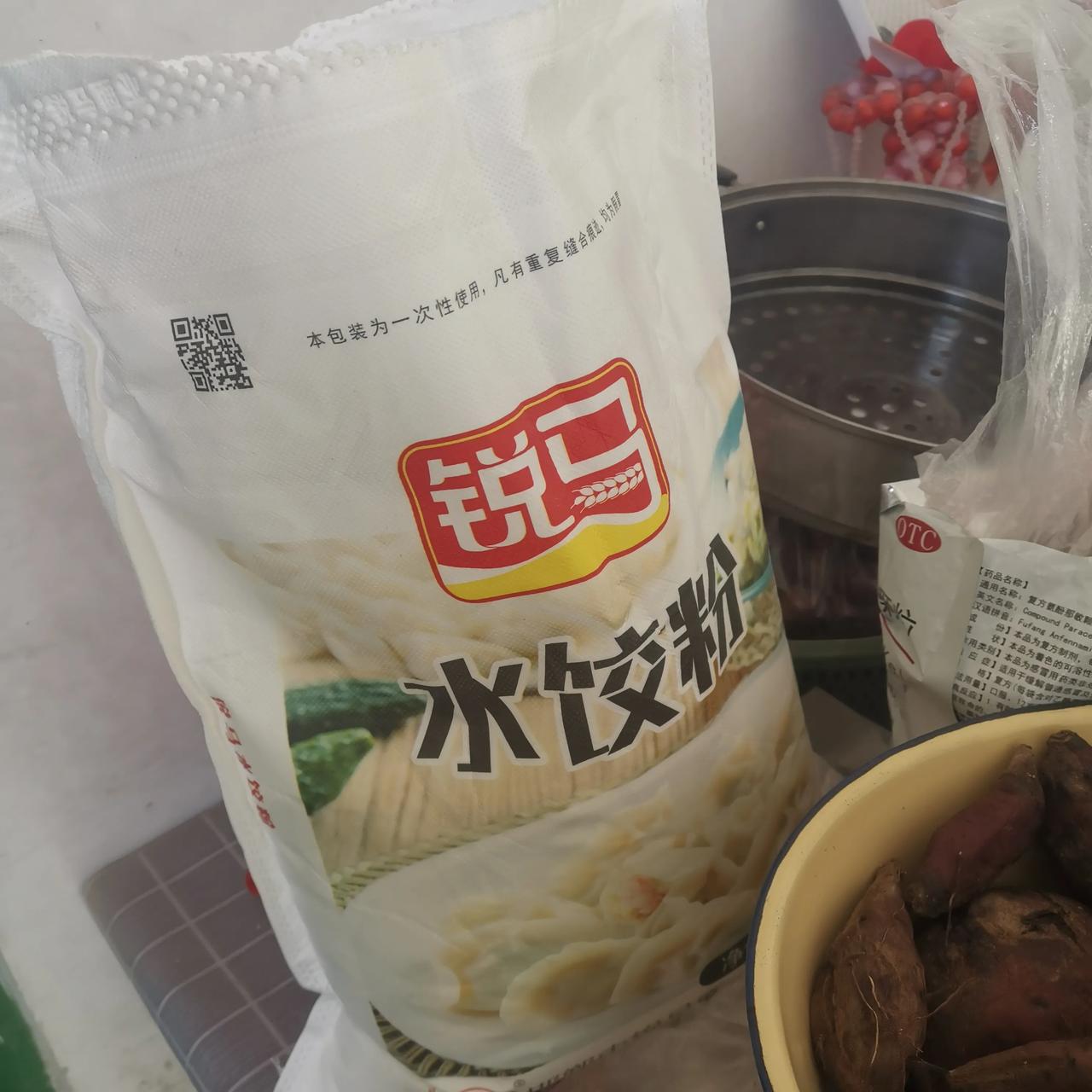 2025.1.29
第一次吃用面粉厂的面包的饺子🥟，体验感特别差。

面特别硬