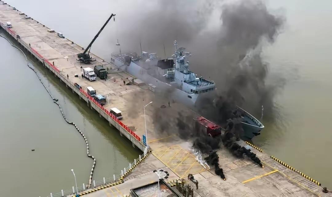 据环球网报道，日前南部战区海军进行了一场纯实战化、考察后装综合保障能力的演练。这