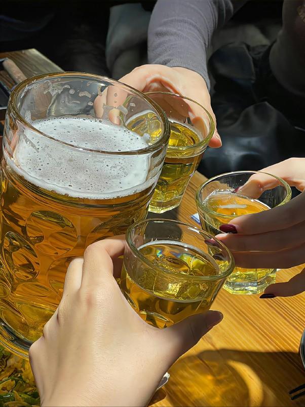 8月10日报道，内蒙古，一男子聚餐喝酒后，与一名女子回到住处，两人在房间里发生了
