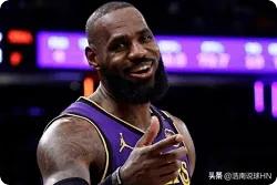湖人队128:121击败灰熊，这次爆发的又是不同的3位球星！

第一位，詹姆斯，