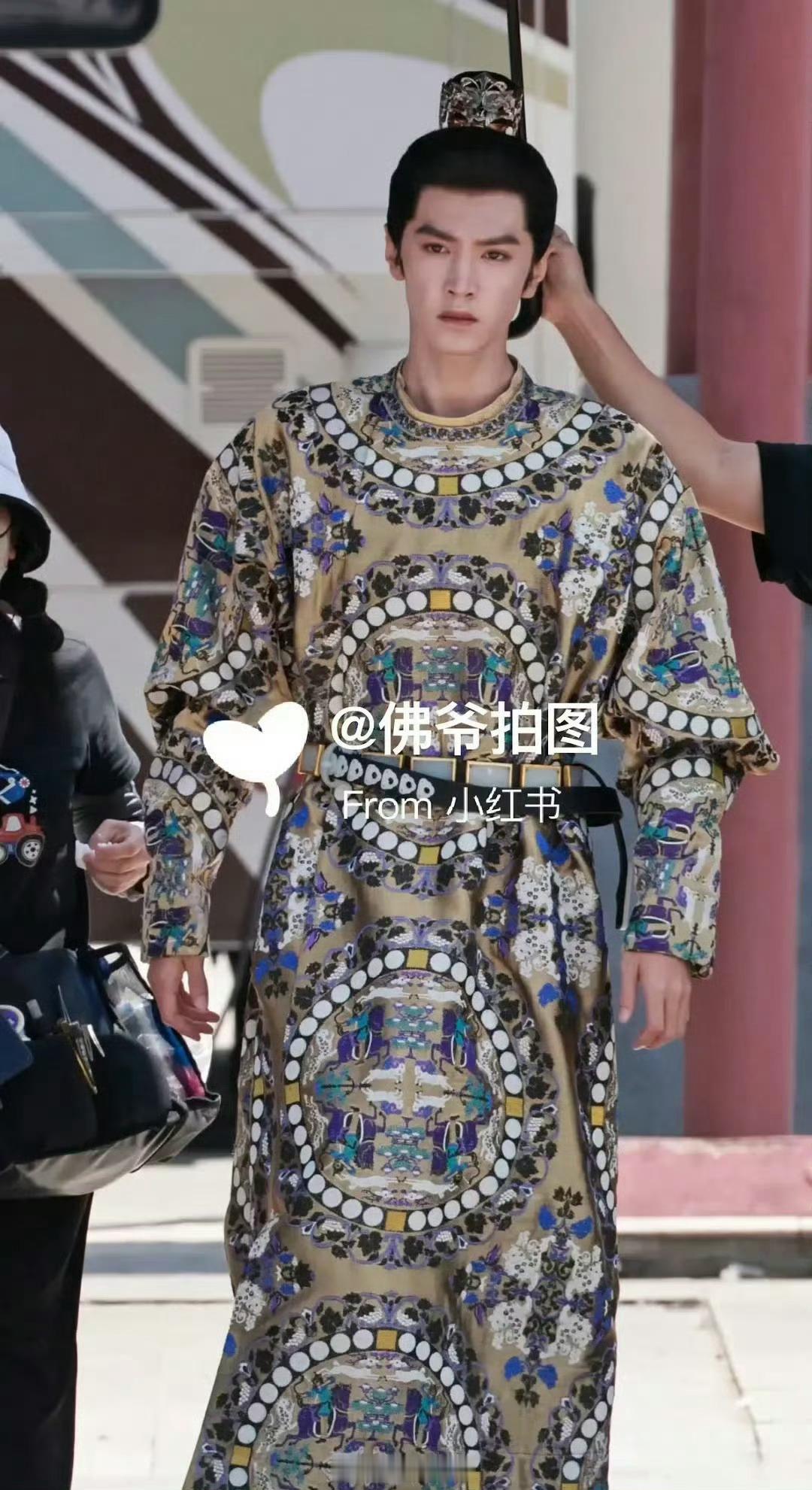 能说吗…有点像寿…🤐[泪奔]江山为聘造型师 ​​​