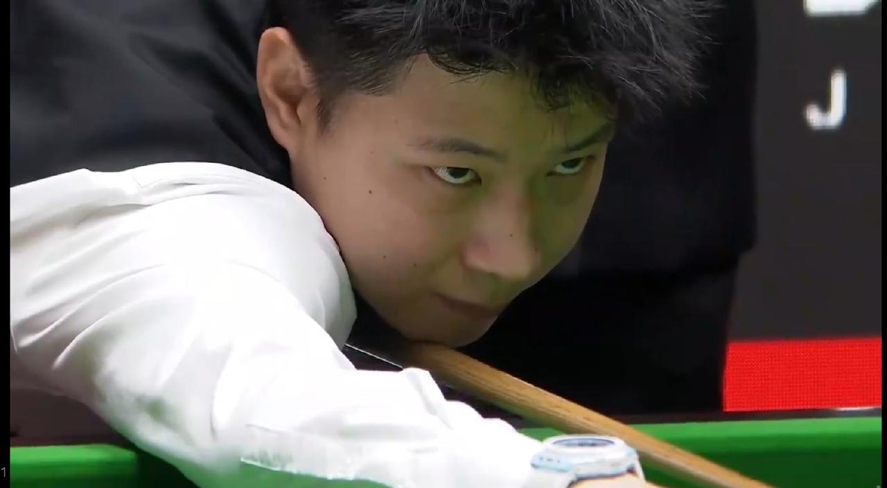 上海大师赛，小火箭赵心童极致流畅进攻，6：0横扫尼尔.罗伯逊晋级4强，把澳洲火炮
