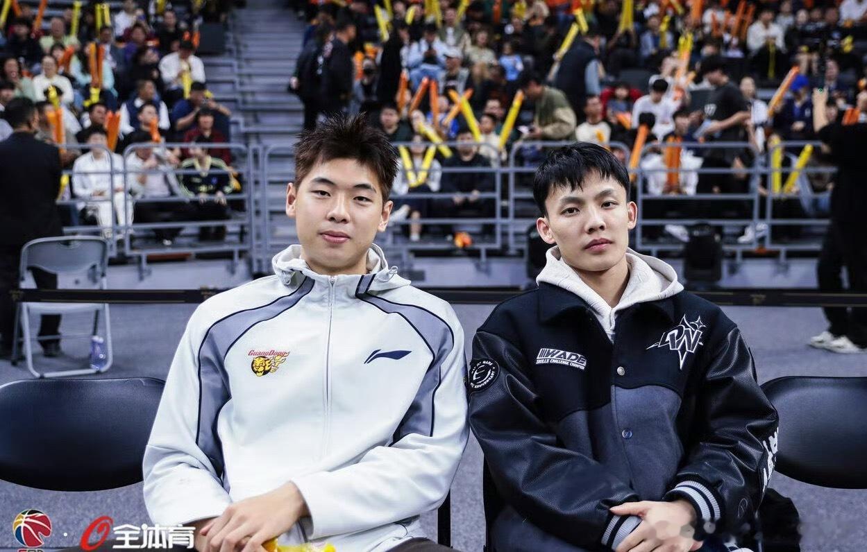 CBA票王和CBA球王合照一张📷CBA广东男篮vs天津男篮