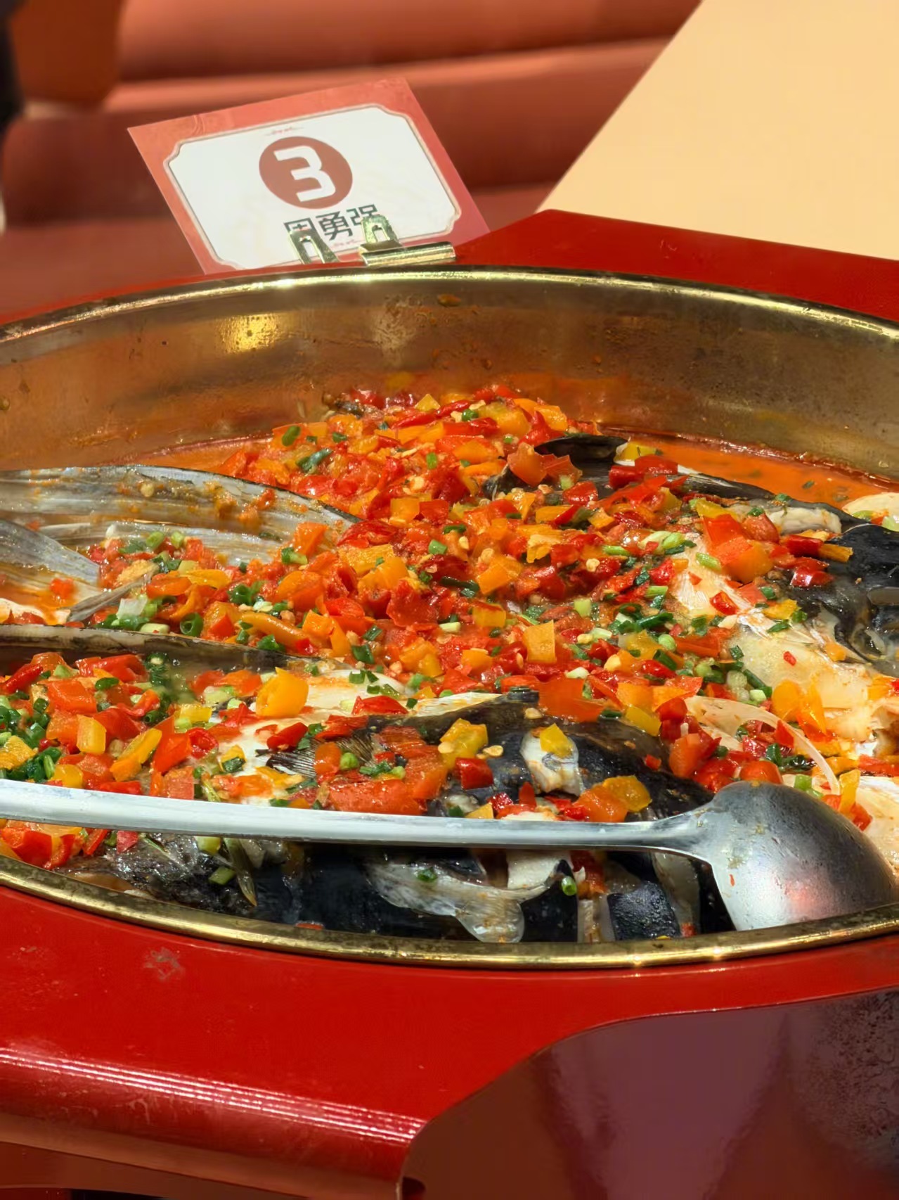快把王霏霏打包送到中餐厅作为湖南本地人，王霏霏深谙湘菜精髓，在节目里主动上手备菜