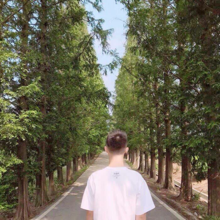 武术·旋风腿助跑、腾空！身体高速旋转360度以上！支撑腿稳固如磐石，抡击腿如鞭子