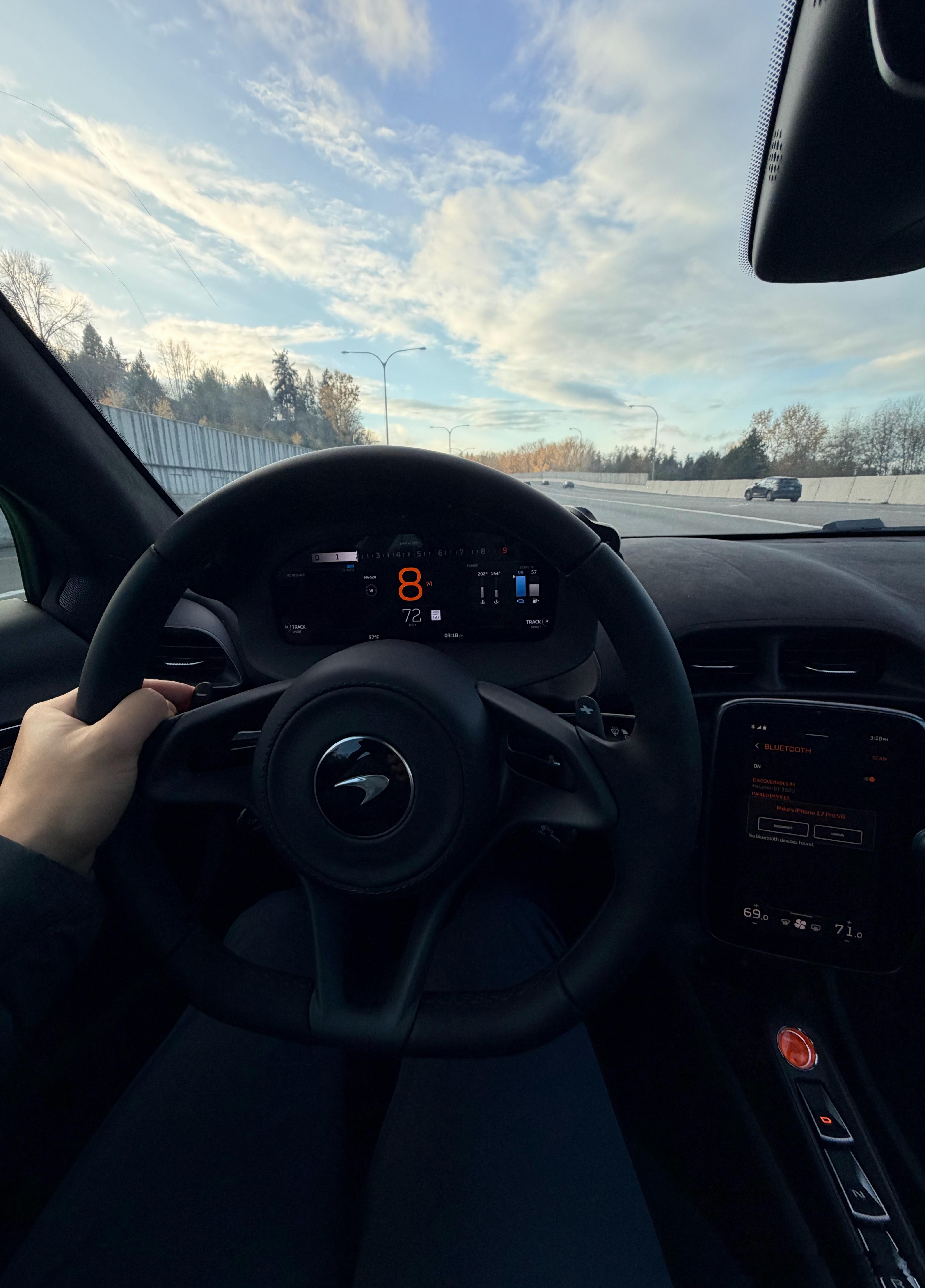 迈凯轮Artura是我开过最好的混动超跑，真的是结合了电驱和油驱的优点，又成功避