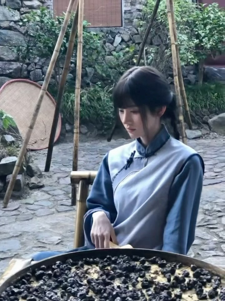 🍊💙鞠婧祎万花世界🍊💙鞠婧祎苏绿夏幸福  是一块昂贵蛋糕的试吃品՞•･•