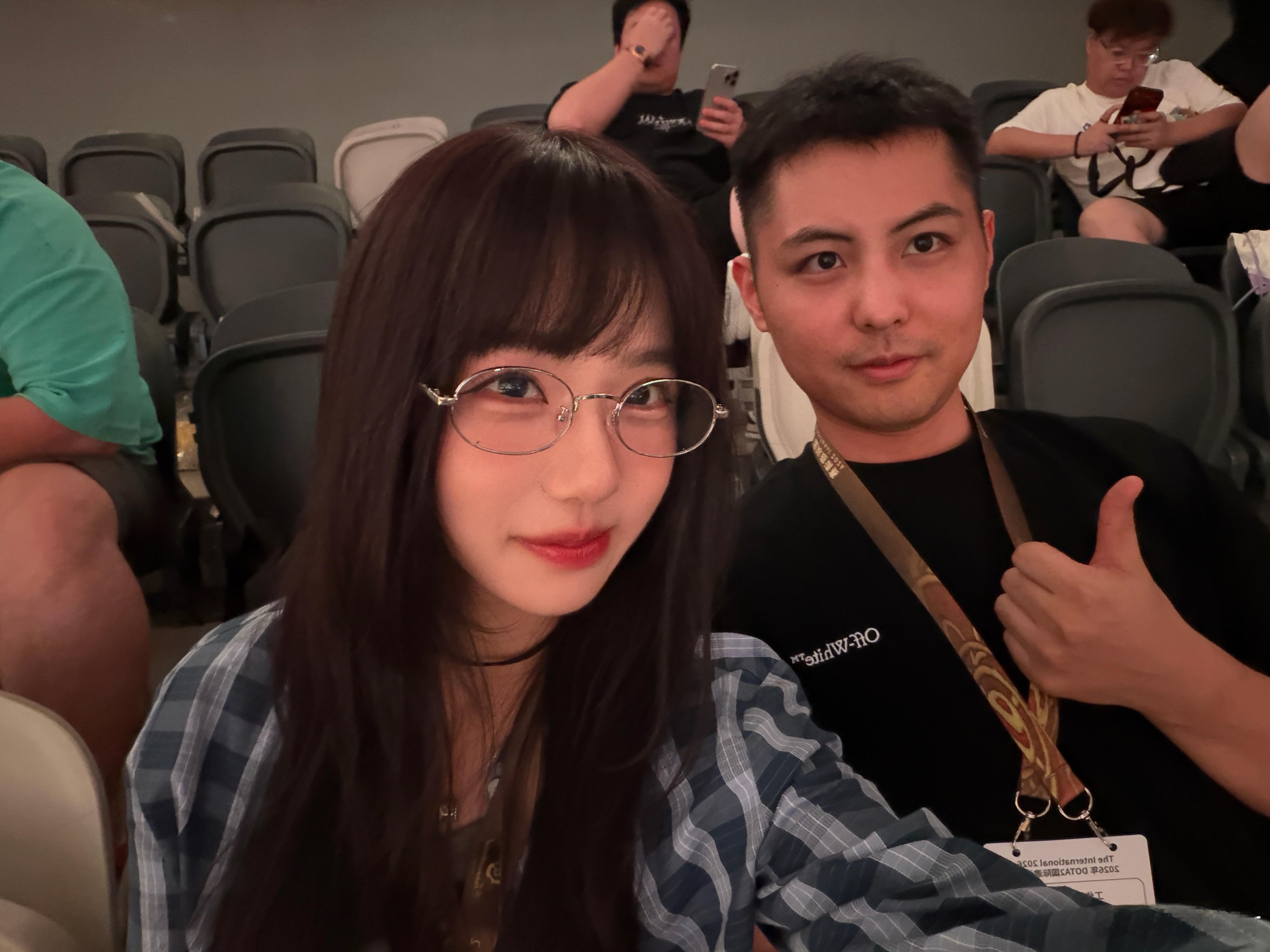 在TI现场和大网红合影了！真人比视频里还要漂亮！DOTA2TI2026