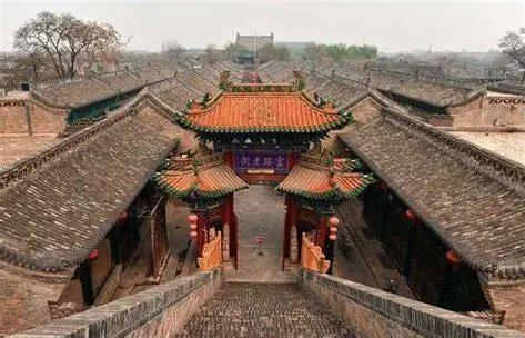 1047年，李元昊看着美艳儿媳，顿时心痒难耐。他一把将没移氏搂在怀中，对儿子说：