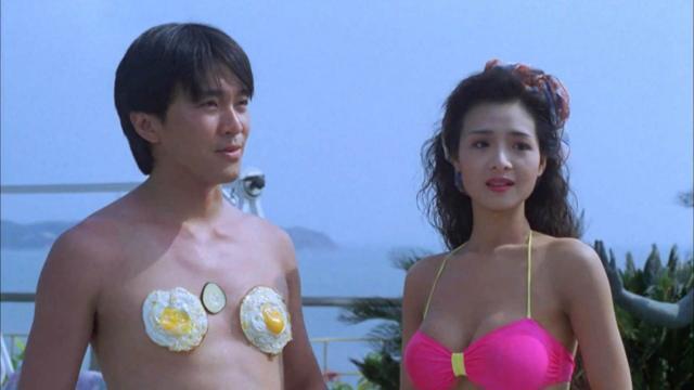 哈哈哈，一看到这个经典镜头，就觉得搞笑：画面中的周星驰乌发覆额，鼻似秀峰，目若朗