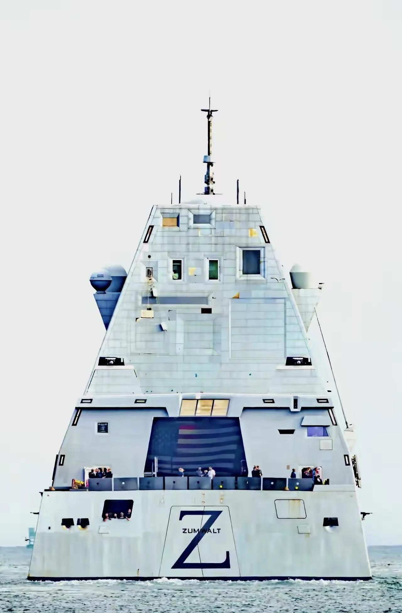 一个“Z”字引发的风波。

美国海军“朱姆沃尔特”号隐身导弹驱逐舰的舰尾，画着一