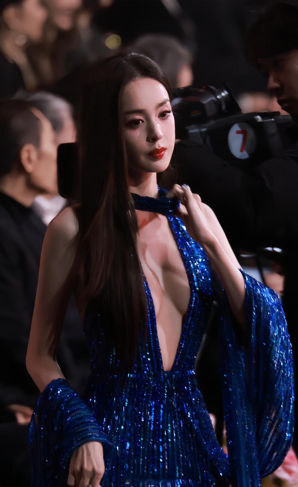看到古力娜扎 我懂了什么叫美神降临内娱很久没有人敢这么穿了，突破风格第一人，大方