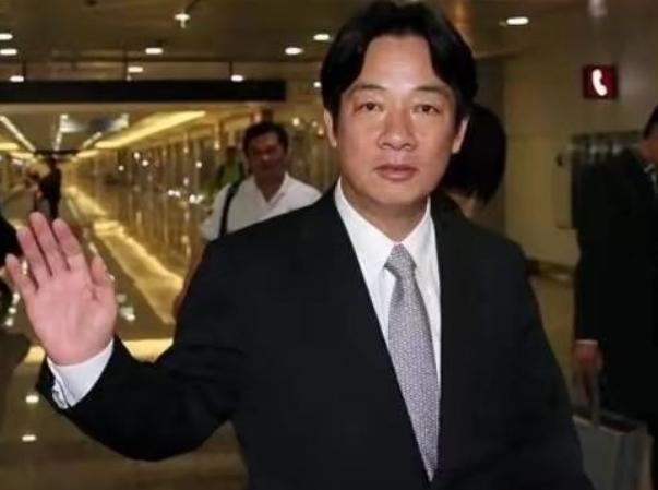 赖清德曾认为：中华人民共和国从1949年10月1日起，没有对台湾行使有效管治权，